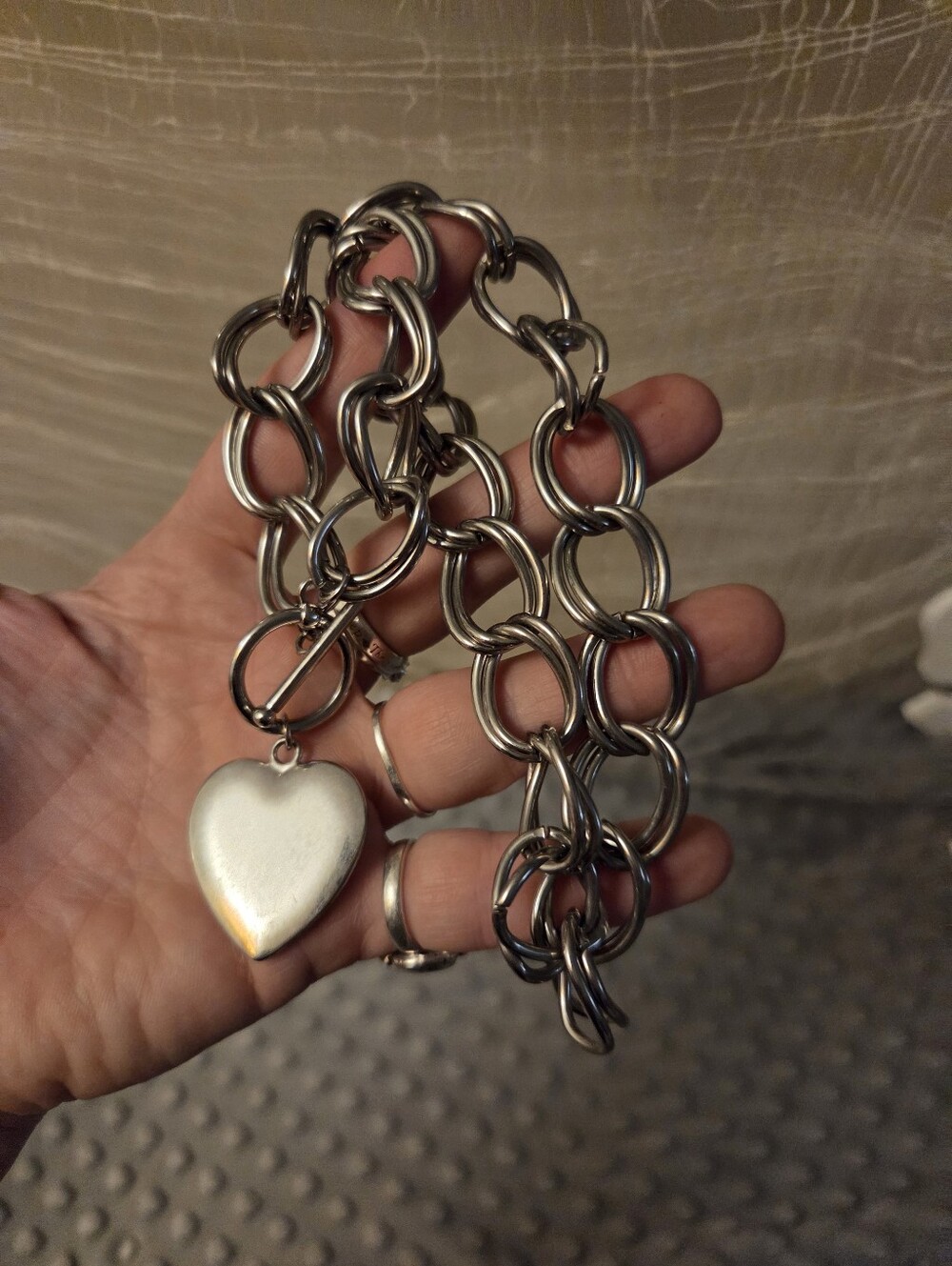 Chunky Silver Toned Chain With Heart Charm At Circle Clasp 18"